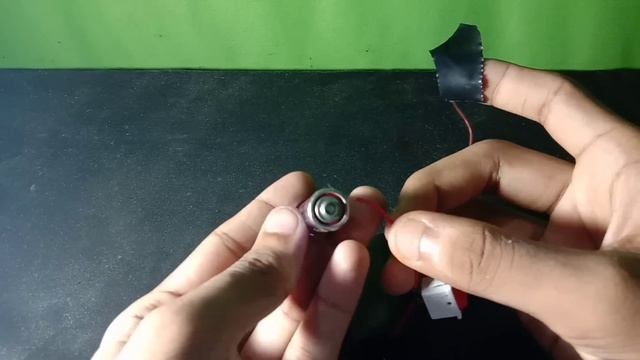 How To Shock Your Friends With Static Electricity смотреть онлайн