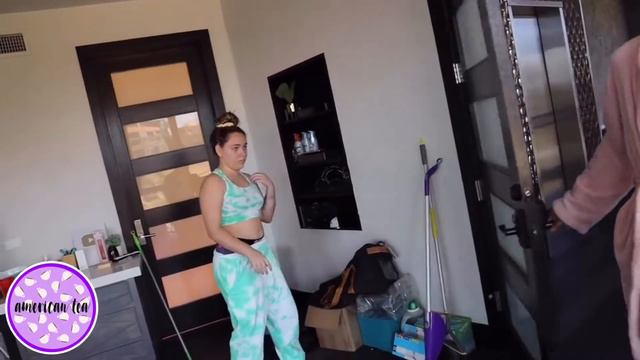 Пугаем Чарли Дамелио с Гигантской змеёй!🐍 (перевод на русский) смотреть онлайн