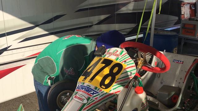 Jarno Trulli setting the kart for his son Enzo смотреть онлайн