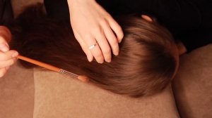 АСМР ПЕРЕБИРИНИЕ И РАСЧЕСЫВАНИЕ ВОЛОС. МАССАЖ ГОЛОВЫ. ASMR Липкий шепот. Истории из жизни.