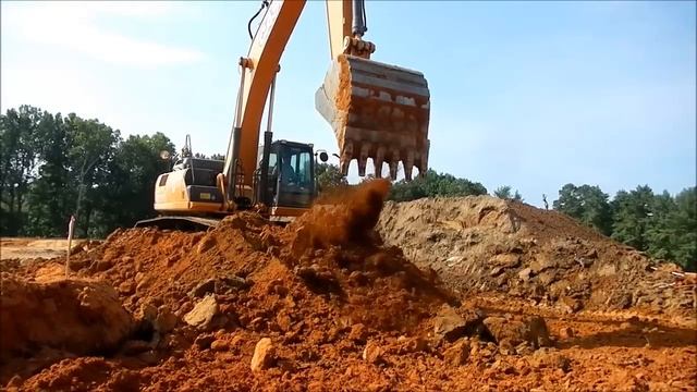 Case 350C Excavator Loading Dirt смотреть онлайн
