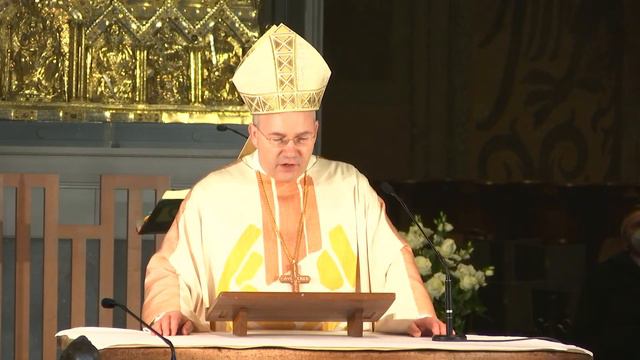 Live aus dem Aachener Dom: Pontifikalamt am Ersten Weihnachtstag, 10 Uhr смотреть онлайн
