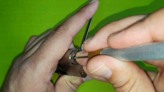 [220] Как Вскрыть без ключа замок Poddedly K - series смотреть онлайн