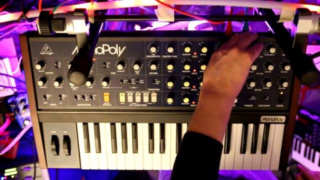 Behringer MonoPoly First Impressions (Unboxing & Sound Demo) смотреть онлайн