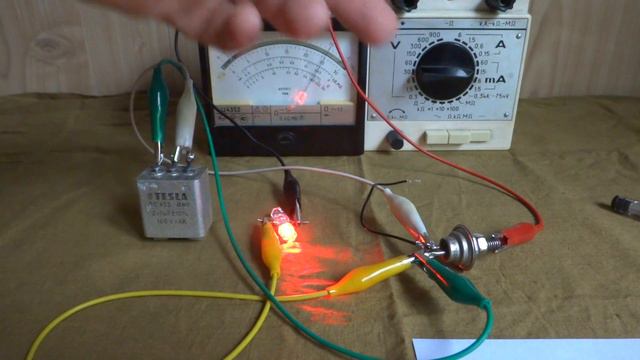 One-Button TRIGGER on the THYRISTOR of the Original Simple Scheme смотреть онлайн