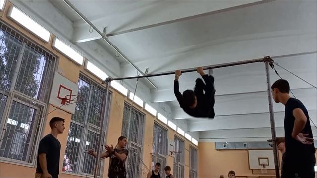 Street Workout - это труд, с которым нужно справляться смотреть онлайн