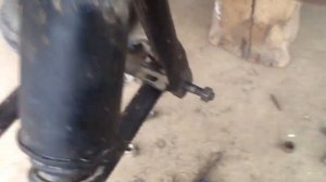 Ремонт маятника вилки мотороллера муравей.