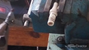 Как вытащить электрод со свечи зажигания (для пескоструя) ?