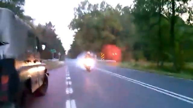 K.F CBR F4i Sport burn out & wheelie смотреть онлайн