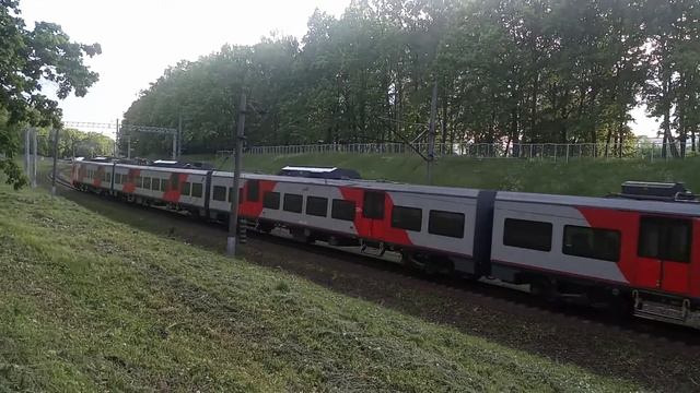 Перегонка эл.поезда "Ласточка" ЭС2Г-121 под электровозом БКГ1- 002. станция Минск-Сортировочный. смотреть онлайн