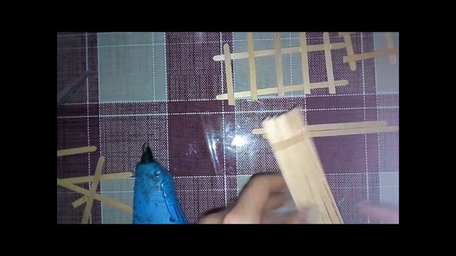 Салфетница из деревянных палочек