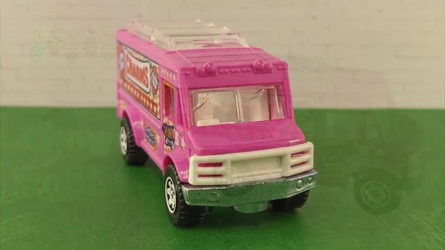 Matchbox 2020 Candy Cars Opening - Austin Mini, VW Beetle 4x4, Ford GT 40 and More Sweet Cars! смотреть онлайн