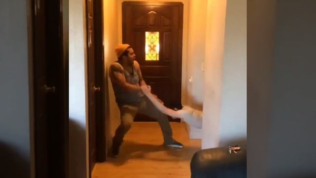 Its just a spider - David Lopez Vine смотреть онлайн