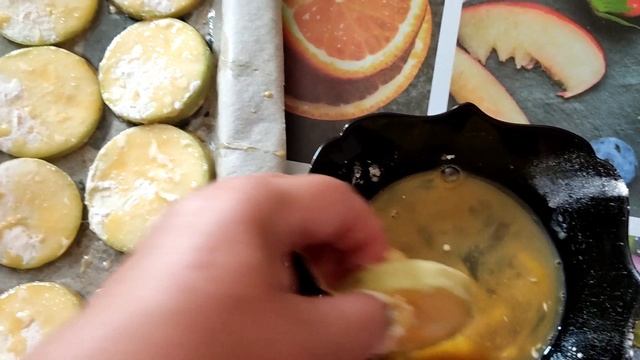 Кабачки под сыром и томатом смотреть онлайн