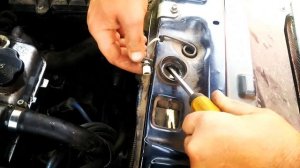 Как заменить пружины фиксации капота на автомобиле ВАЗ 2115