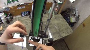 Исправить яйцо колеса велосипеда.