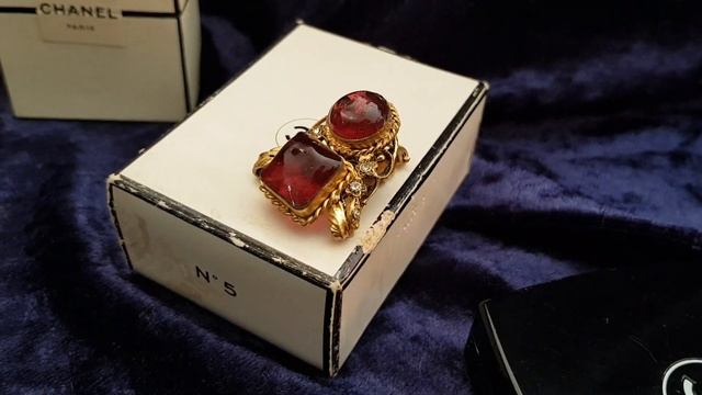 Коллекция CHANEL . Винтажные находки из Франции . Старинные и редкие украшения . Мода ,стиль CHANEL смотреть онлайн