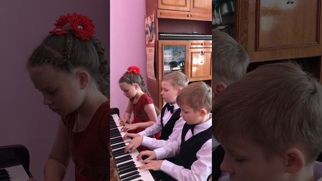 М. Шмитц. "Старая карусель в Париже" (в 6 рук). смотреть онлайн