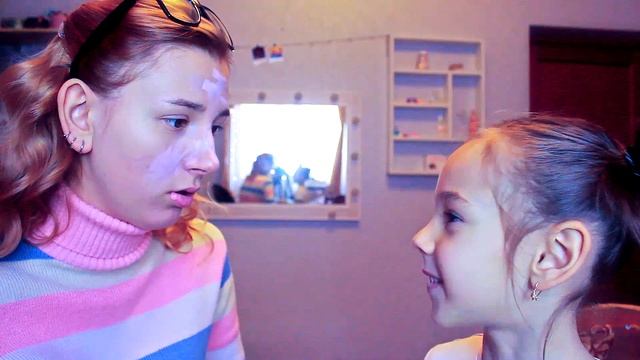 Сестра делает мне макияж ПОНИ!!//Мейк ап туториал "Пинки Пай" смотреть онлайн