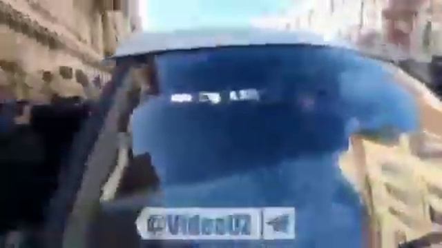 Почему люди собрались смотреть онлайн