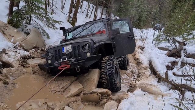 Поездка по горкам Томе в зимнее время. Тяжёлая борьба в луже со льдом. Jeep Wrangler, Nissan Patrol смотреть онлайн