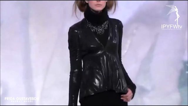 RUNWAY MODEL - FRIDA GUSTAVSSON смотреть онлайн