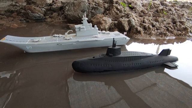 Aircraft carrier HTMS Chakri Naruebet (CVH-911) & Submarine смотреть онлайн