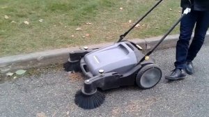 В шесть раз быстрее веника \\ Демонстрация подметальной машины Karcher KM 70/20 C 2SB