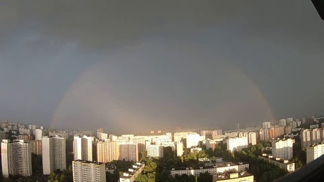 13 ударов молнии за секунду! Гроза в Москве 26.07.2022. смотреть онлайн