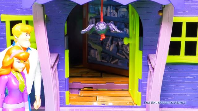Unboxing the Scooby Doo! Funny Mystery Machine Play set смотреть онлайн