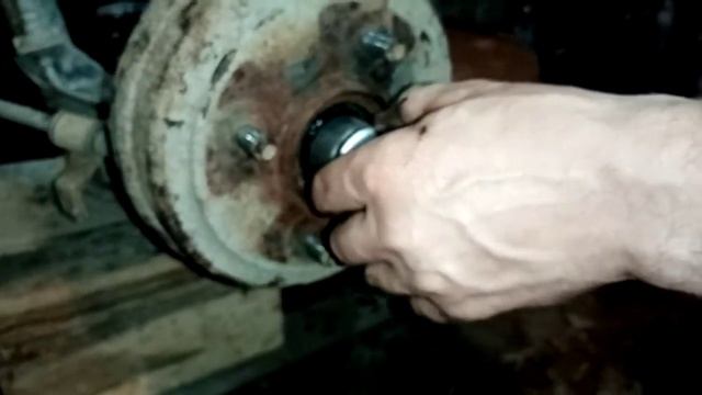 Замена задних тормозных колодок Матиз(часть 3 из 4) смотреть онлайн