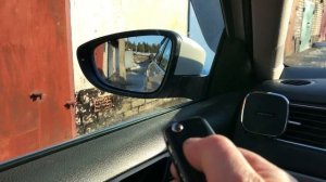 Складывание зеркал с брелка и закрытие заведенной машины Jetta 6