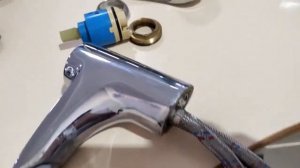 Расскажу, как очень просто выкрутить шланг из смесителя