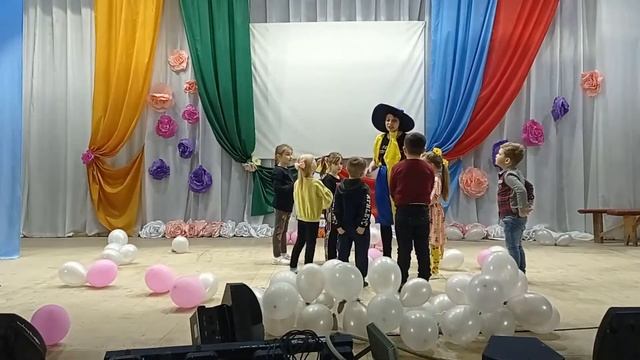 Игровая программа «Весёлый космодром», посвящённая Дню космонавтики. смотреть онлайн