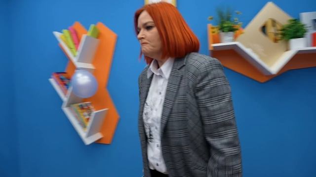 Кирилл ПОДГЛЯДЫВАЕТ за ДЕВОЧКАМИ в РАЗДЕВАЛКЕ! смотреть онлайн