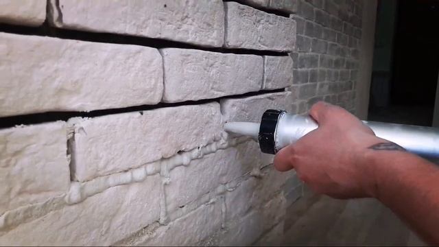 УКЛАДКА ДЕКОРАТИВНОГО КАМНЯ, ЗАТИРКА ШВОВ, НАНЕСЕНИЕ ТЕНИ. смотреть онлайн