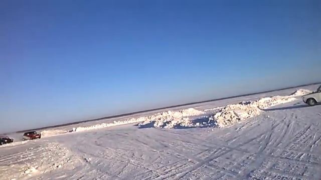 Дрифт по льду Ваз2107 дважды и потерявшийся шорик) смотреть онлайн