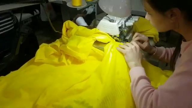 Изготовление хлопковых футболок для компании Keller's. Рабочий процесс - крой, пошив, нанесение мет смотреть онлайн