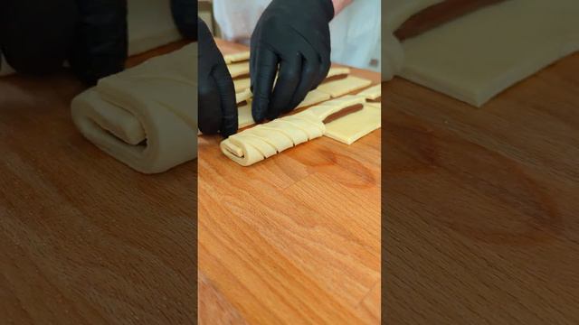 Видео-рецепт: готовим слойки