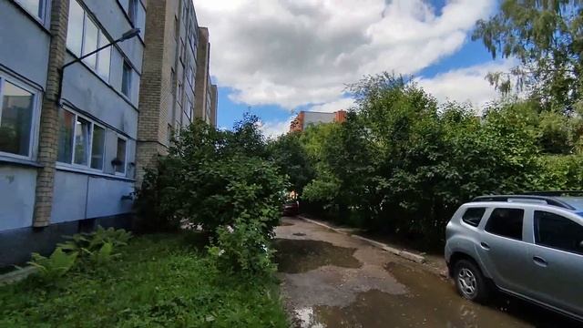 Из жизни нашего города Елгава . Пешая прогулка по улицам и дворам 3 июля 2022 . Проехались на авто смотреть онлайн