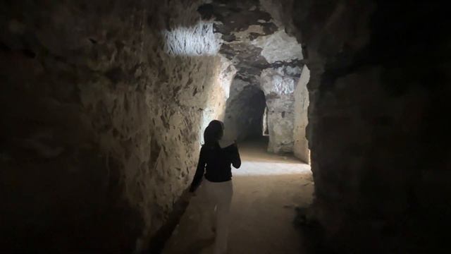 贵州深山里的废弃军械库，人工开凿出23个洞穴19间库房，太震撼了｜Abandoned armory in Guizhou. That's amazing смотреть онлайн