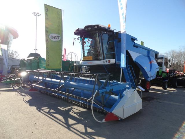 Russian Combine Harvester AGROMASH 4000 /// Комбайн АГРОМАШ 4000