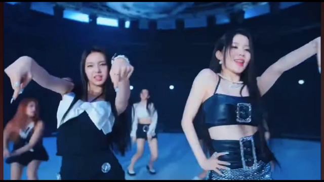 Babymonster-fofever Mirror, Dens Performanse. 
Бэйби монстер-форевер зеркальный дэнс перфоменс.