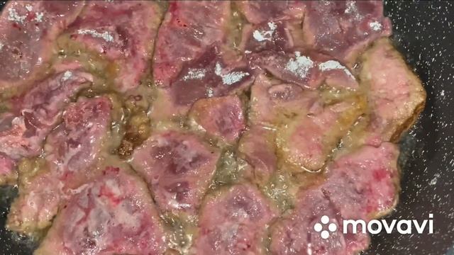 Как правильно пожарить печень с луком и чесночком так,чтобы была мягкая и вкусная смотреть онлайн