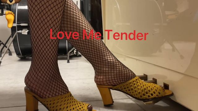 Love Me Tender ( piano pedal cover ) with / without 👠 смотреть онлайн
