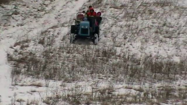 зимнее катание на санях в тракторе смотреть онлайн