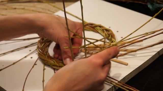 Русская ива. Урок 3. Плетение косы из ивы. смотреть онлайн