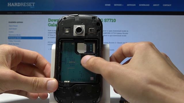 How to Insert SIM & SD Card in SAMSUNG Galaxy Xcover 2 – SIM & SD Installation смотреть онлайн