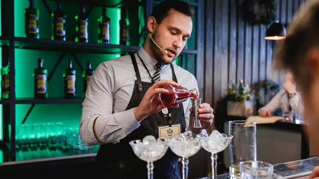 Бармен налей всем от меня. Руслан Добрый