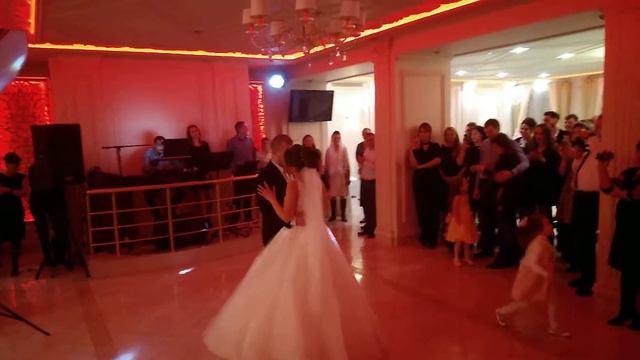 Танец молодят смотреть онлайн
